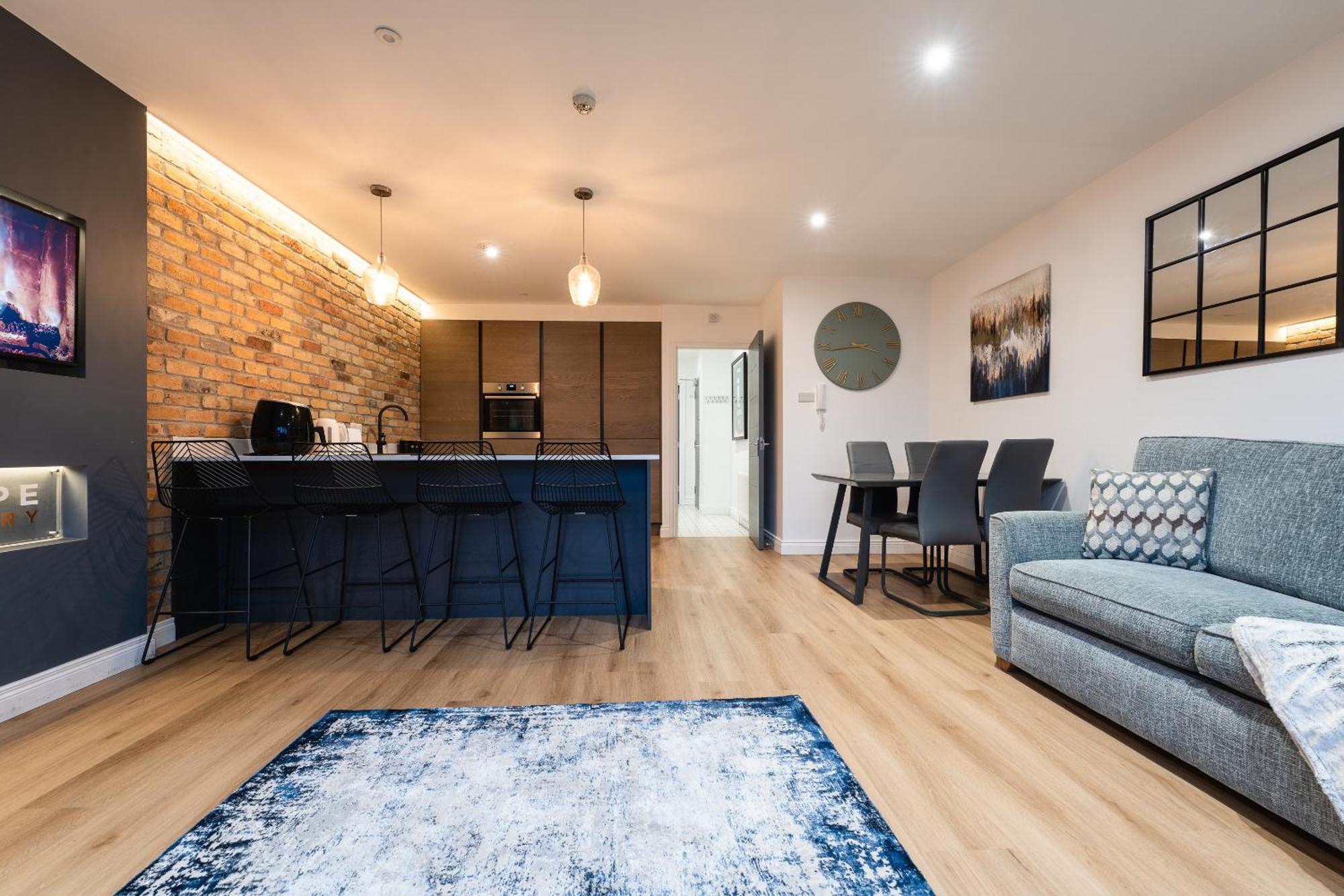 Escape Ordinary In Apartment *