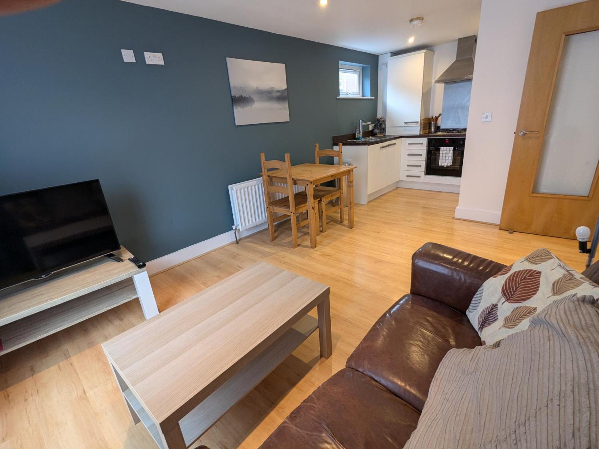 Cosy 1 Bedroom With Secure Private Parking And Excellent Transport Links