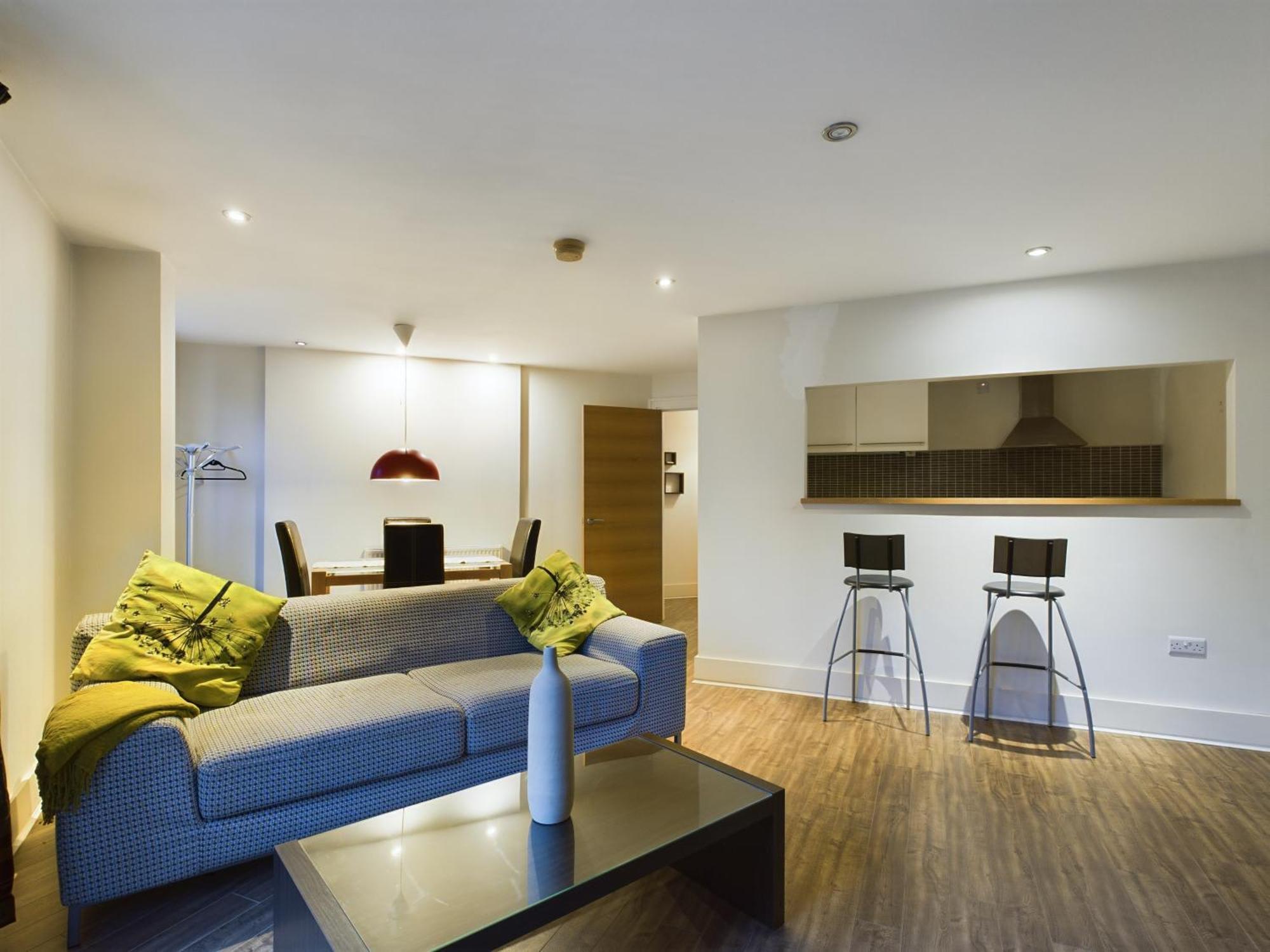 Cozy 2 Bedroom In The Heart Of Apartment *