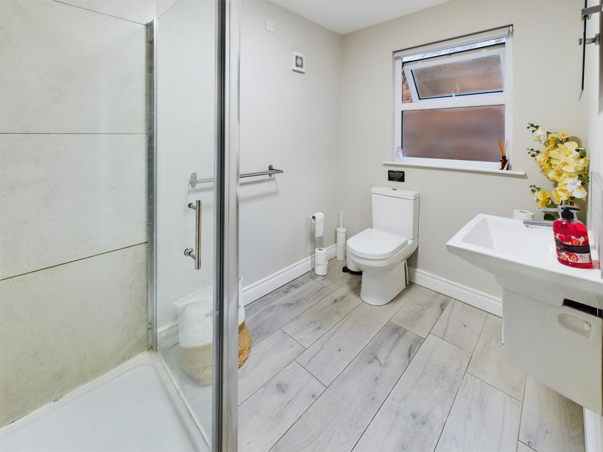 Luxurious 5 Bedroom Near Centre
