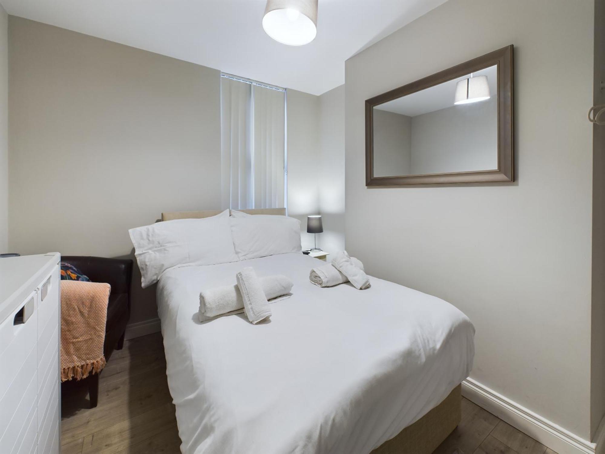 Luxurious 5 Bedroom Near Centre Apartment