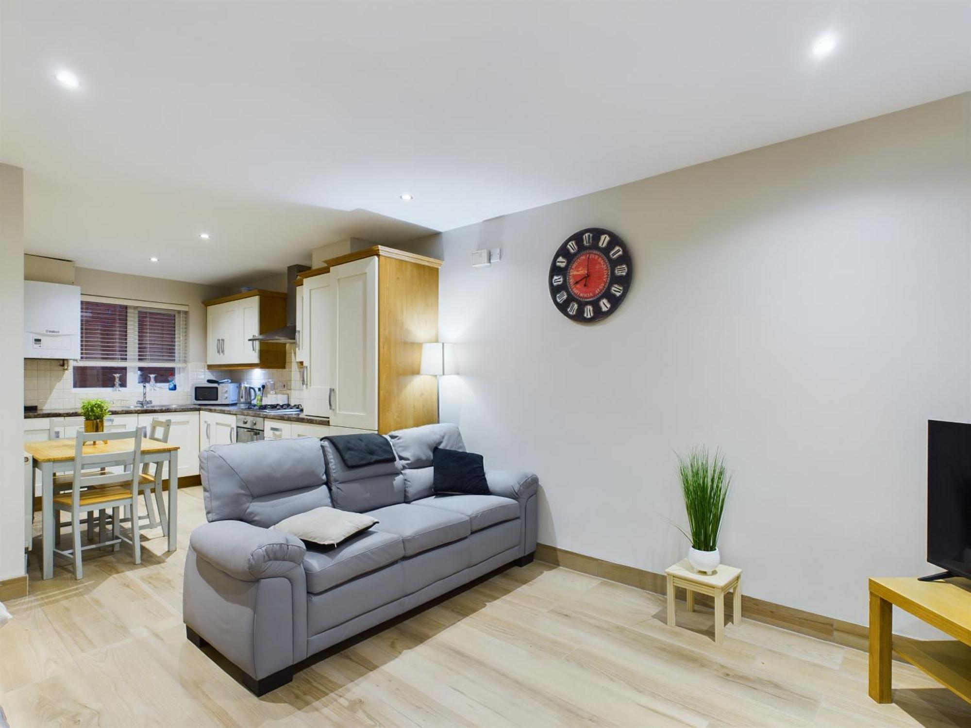 Apartment New! Modern 2br House Just 10 Mins To Centre