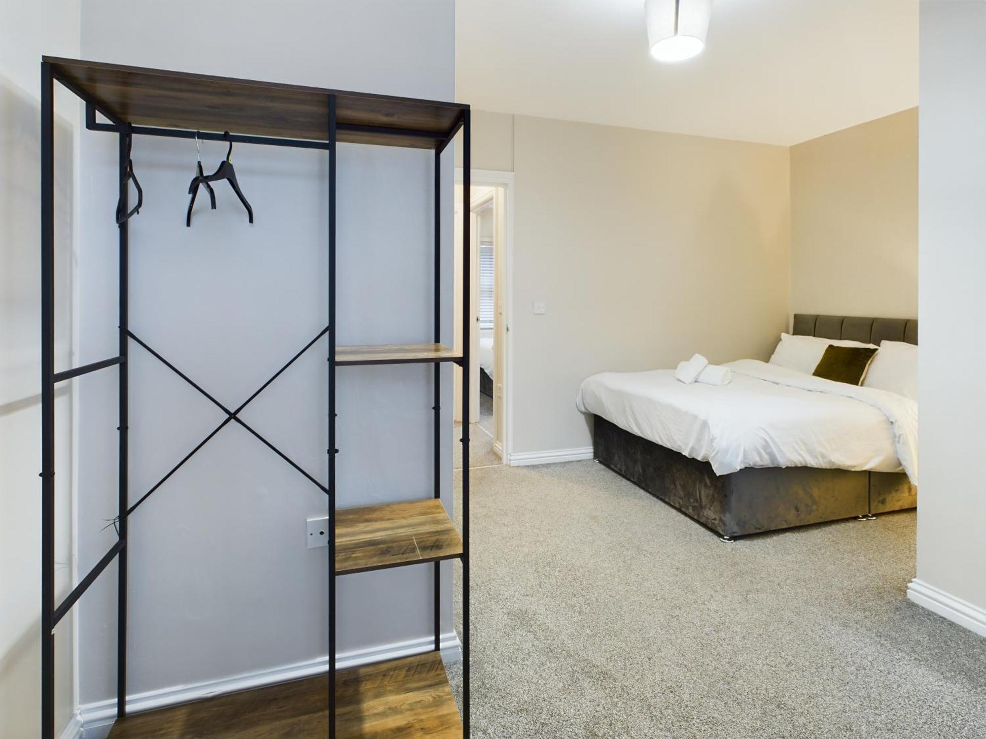 New! Modern 2br House Just 10 Mins To Centre Apartment *