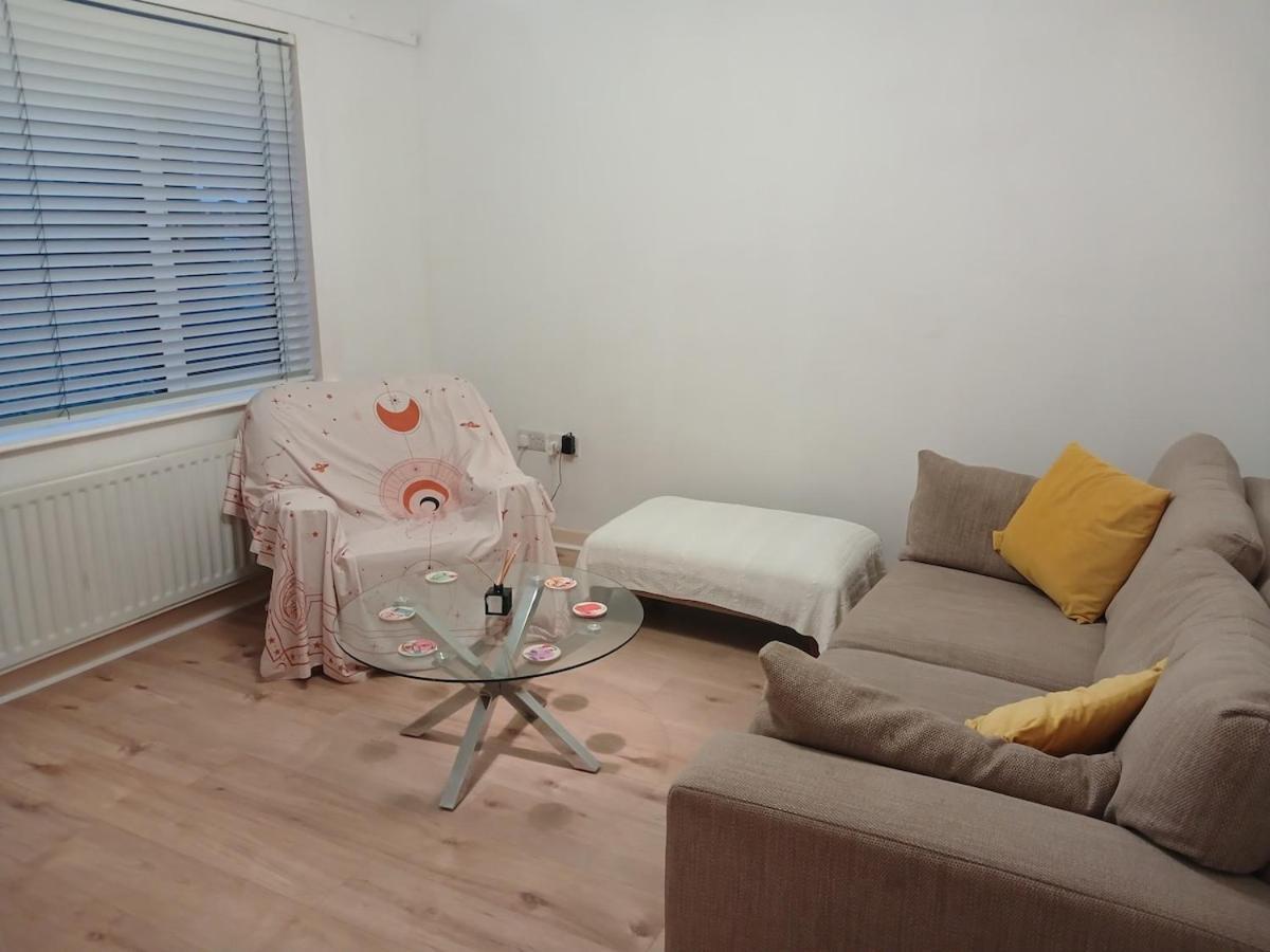 2 Bed House Available With Free Parking Belfast