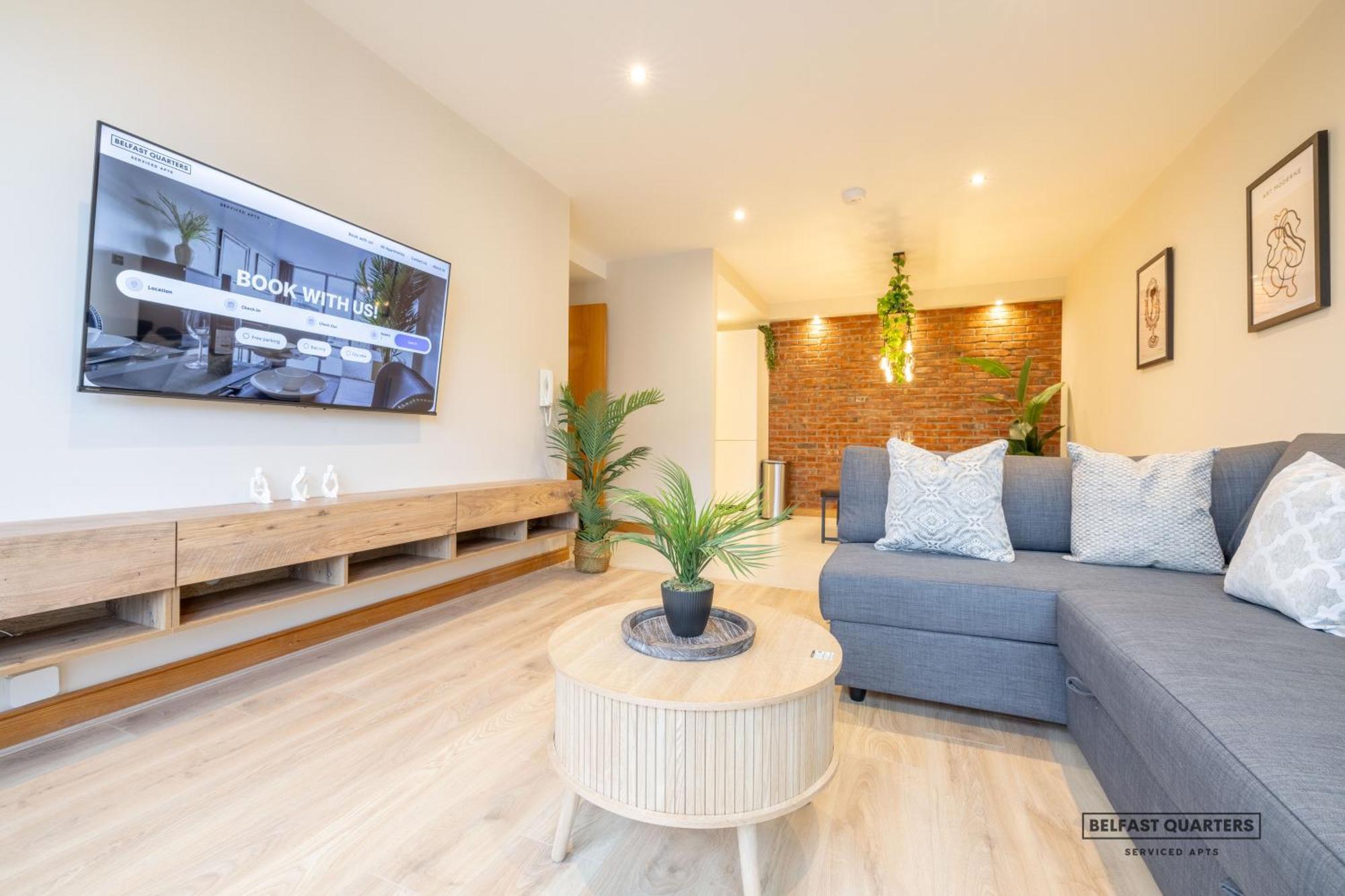 Apartment Quarters- 5th Floor Gem! Belfast