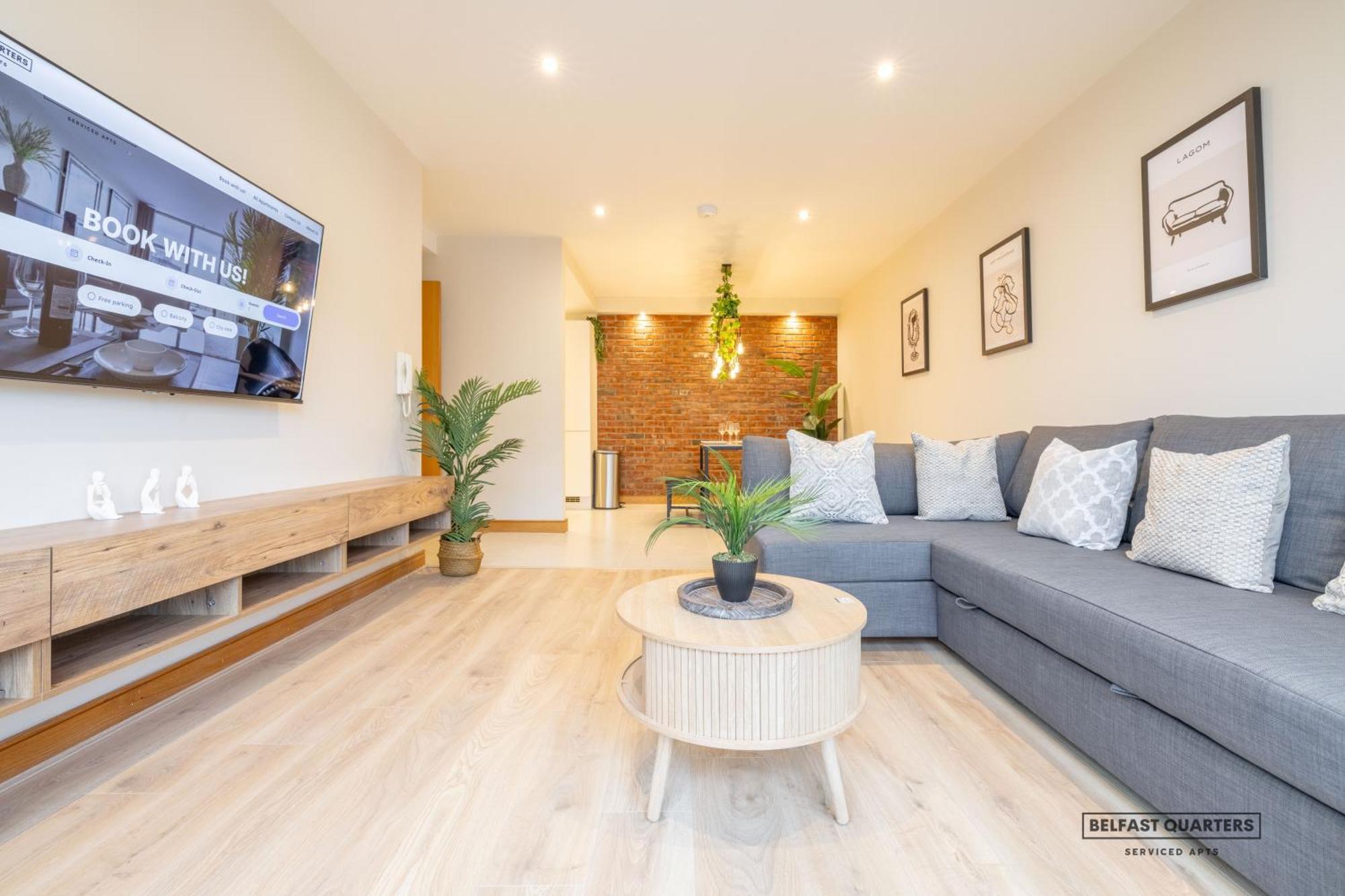 Apartment Quarters- 5th Floor Gem! Belfast