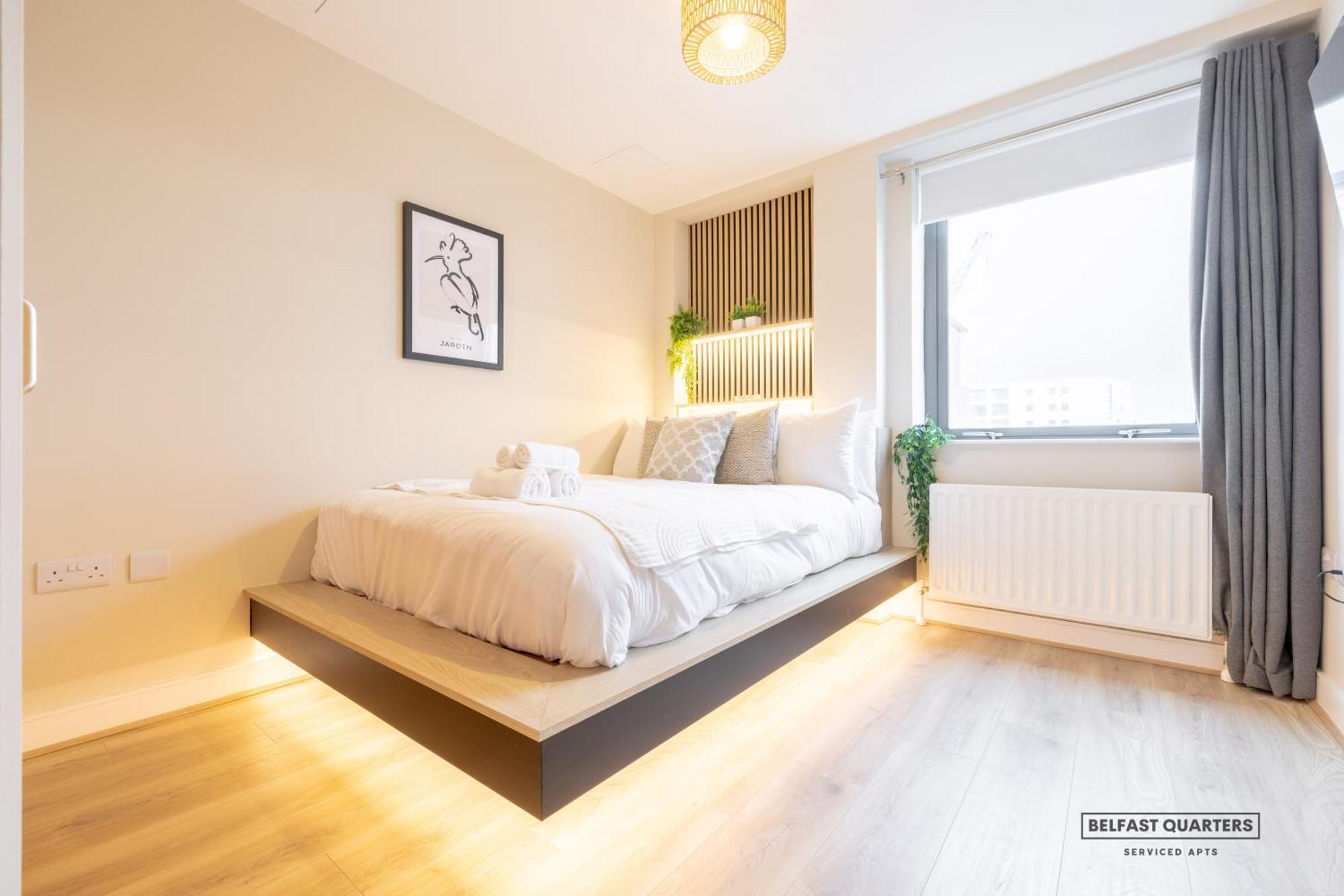Quarters- 5th Floor Gem! * Belfast