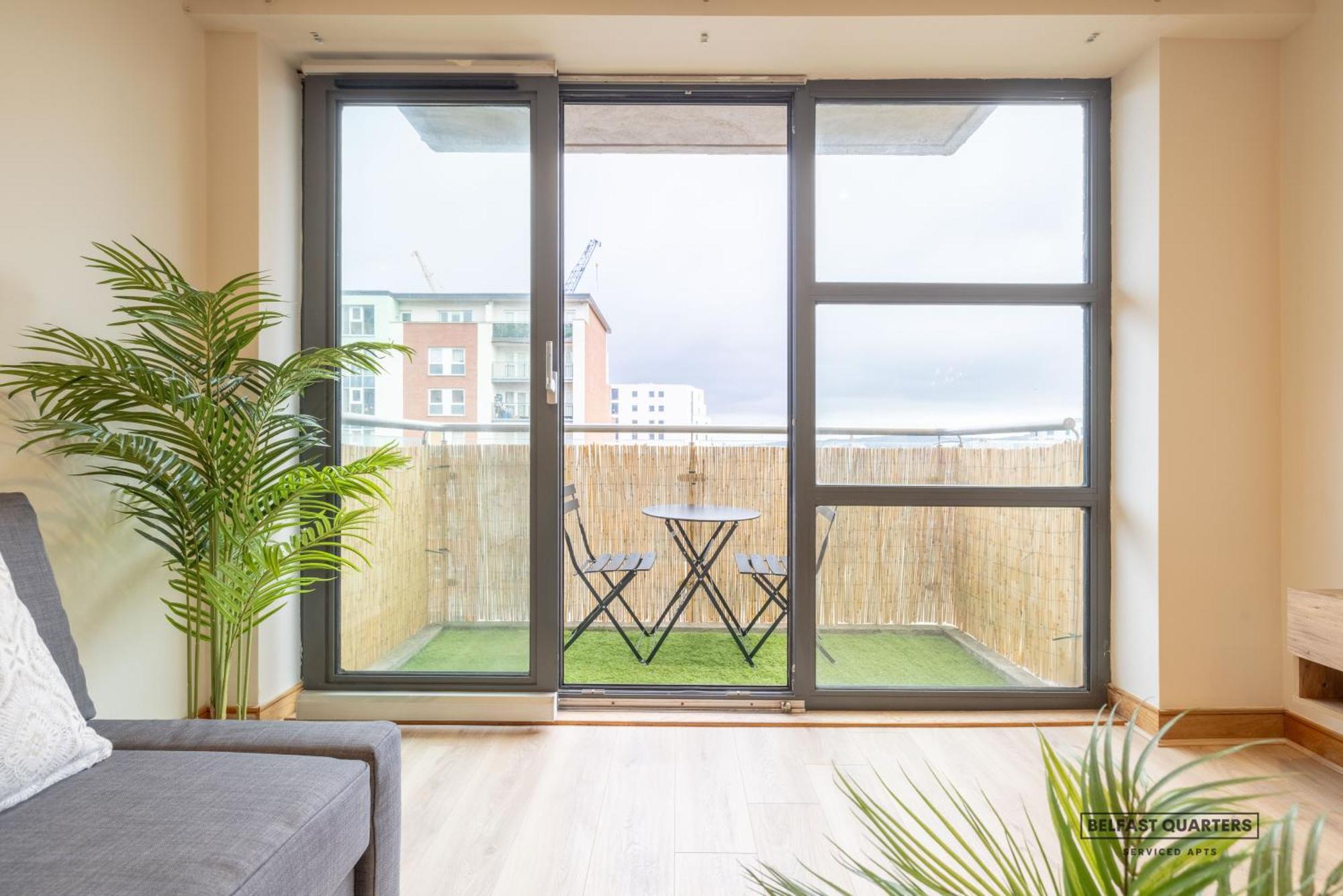 Apartment Quarters- 5th Floor Gem! *