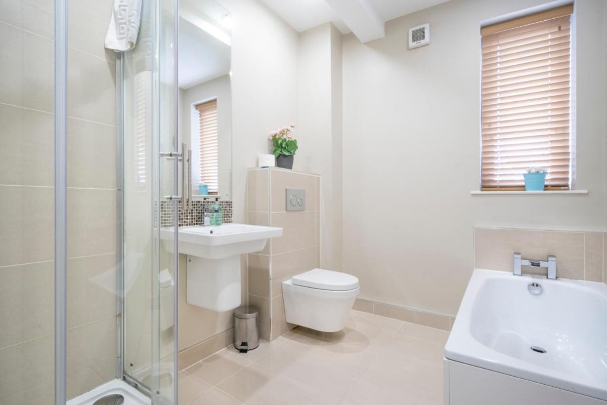 The Klimt- 1bd Stylish Ap - Gold Short Term Apartment Belfast