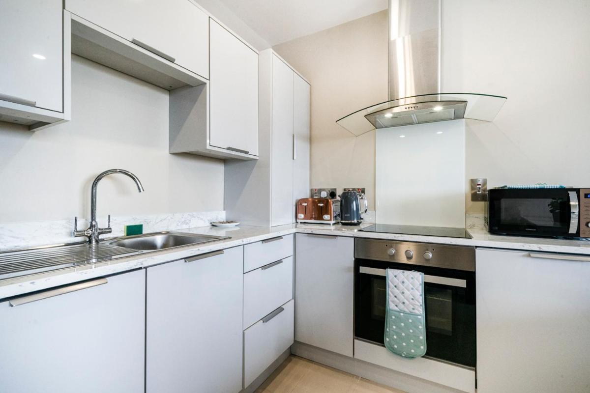 Apartment The Klimt- 1bd Stylish Ap - Gold Short Term Belfast