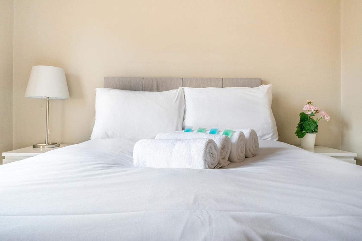 Pop Hollywood - Hip 2bd Ap - Gold Short Term Apartment *