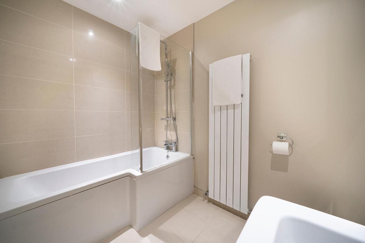 Apartment Pop Hollywood - Hip 2bd Ap - Gold Short Term Belfast