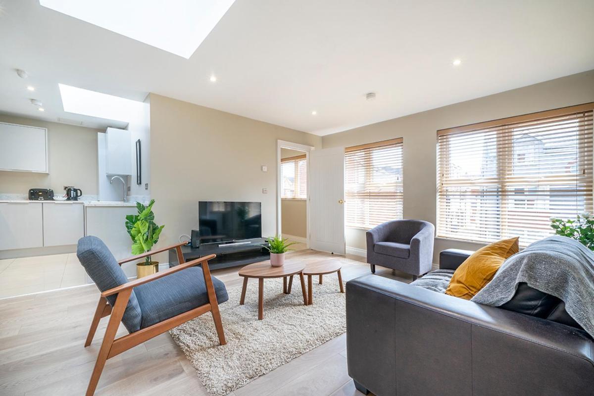 Pop Hollywood - Hip 2bd Ap - Gold Short Term Apartment