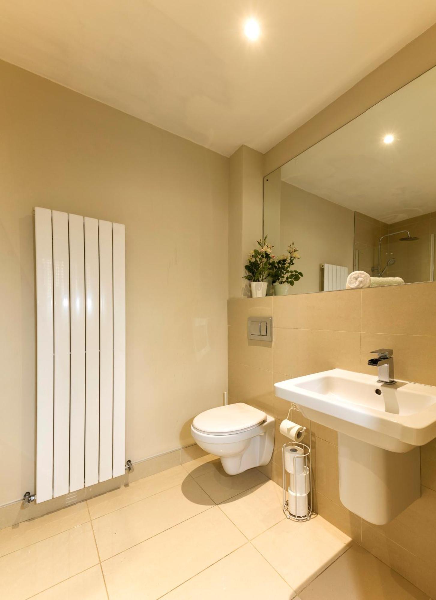 The Monet - Chic 1 Bd -gold Short Term * Belfast