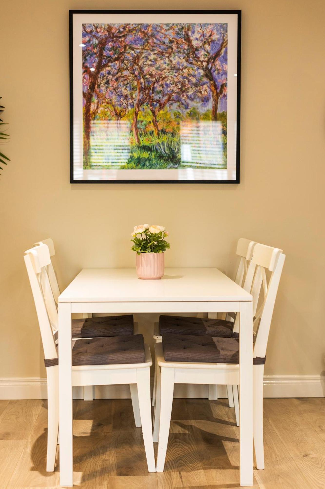 The Monet - Chic 1 Bd -gold Short Term Apartment