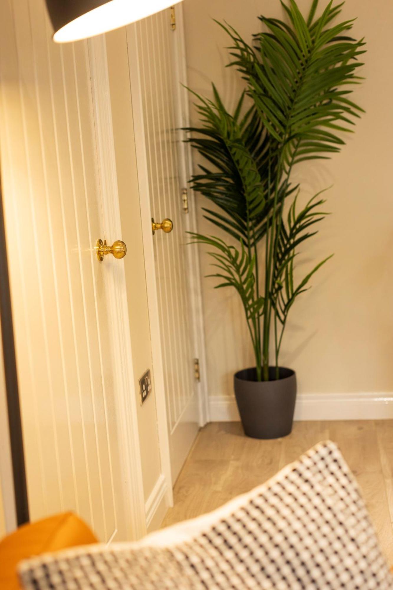 The Monet - Chic 1 Bd -gold Short Term Apartment
