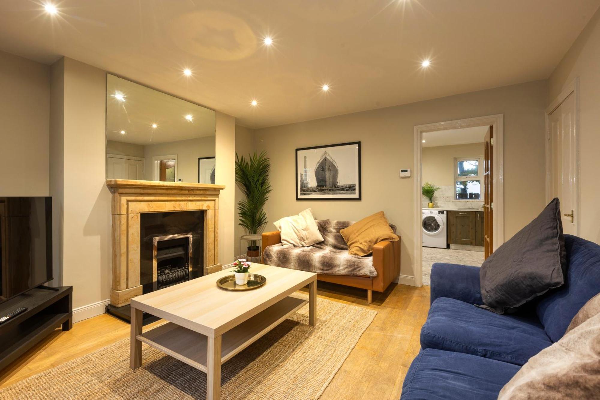 The Annadale - Luxury 3 Bd House - Gold Short Term