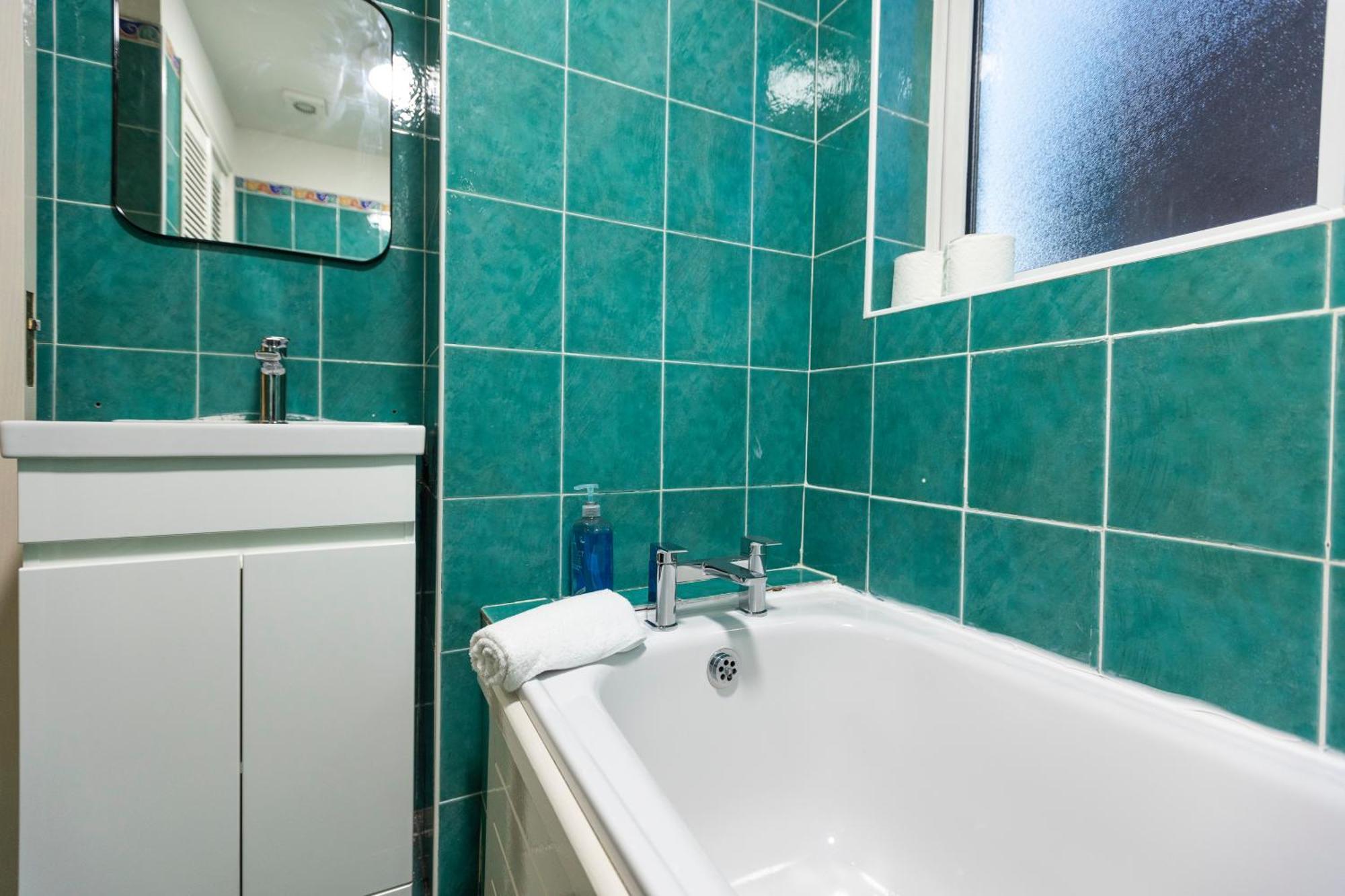 The Annadale - Luxury 3 Bd House - Gold Short Term Holiday home