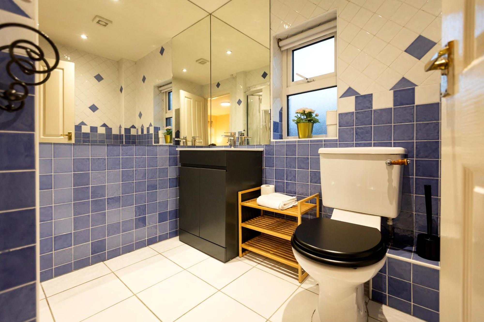 The Annadale - Luxury 3 Bd House - Gold Short Term