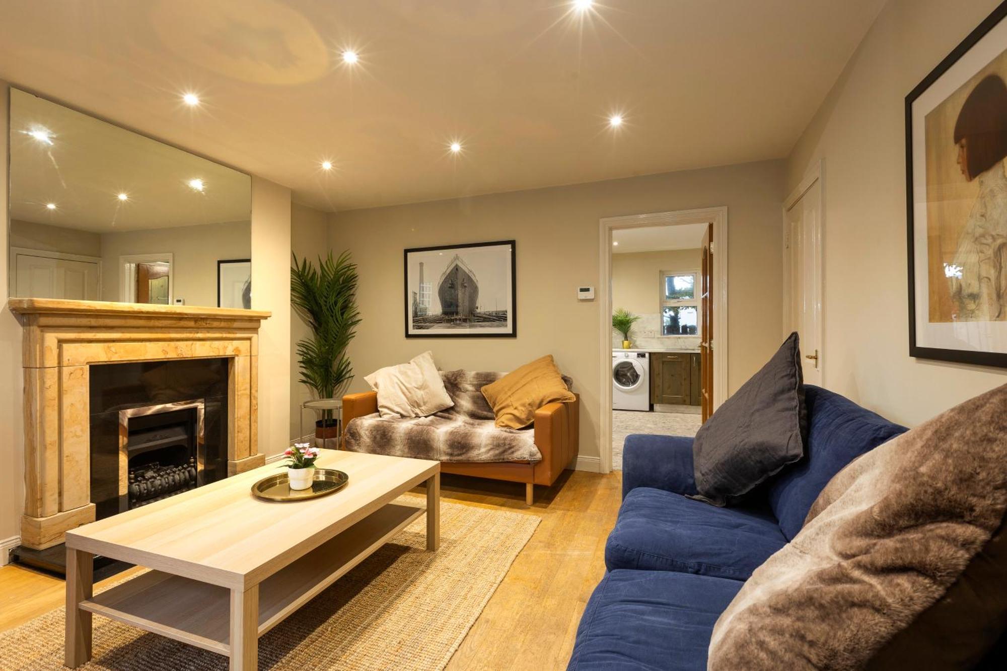 The Annadale - Luxury 3 Bd House - Gold Short Term Holiday home Belfast
