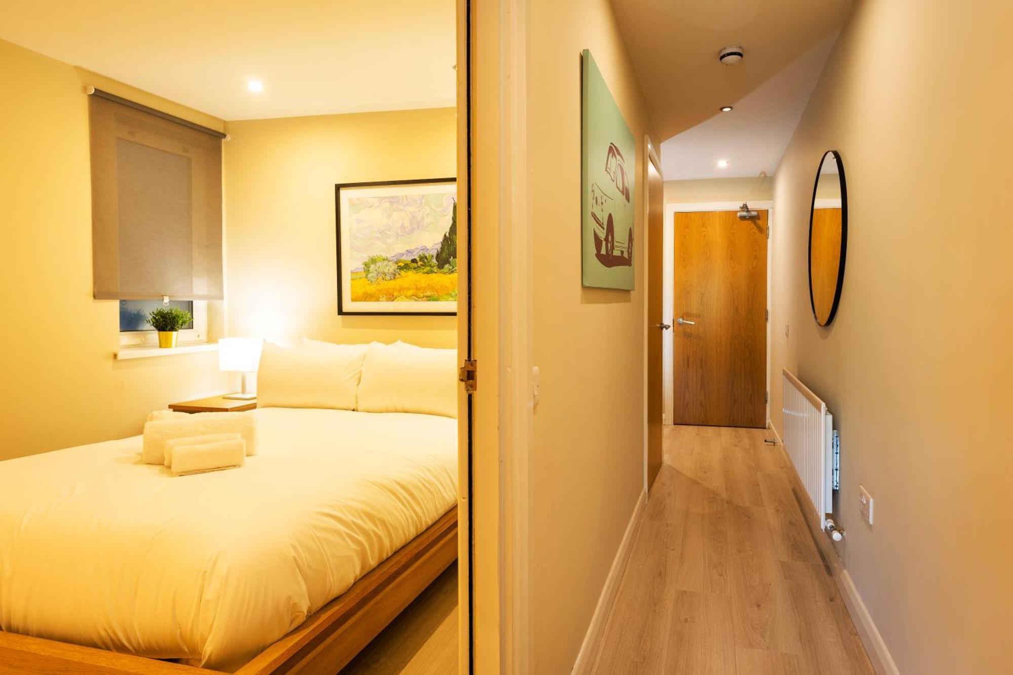 The Gogh - Unique 1 Bd -gold Short Term * Belfast