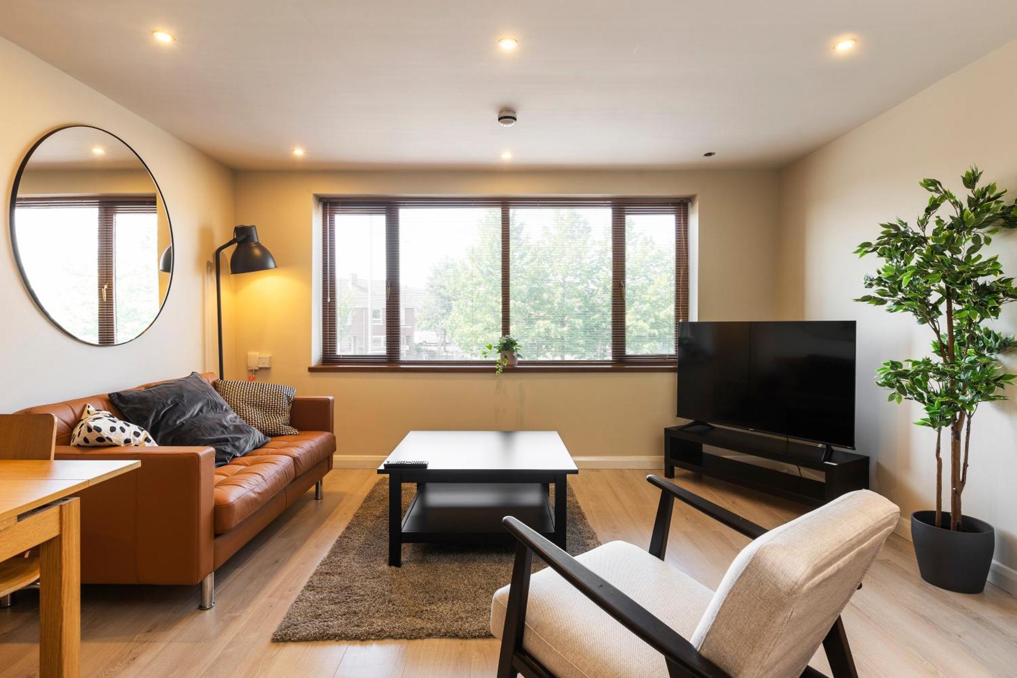 The Gogh - Unique 1 Bd -gold Short Term * Belfast