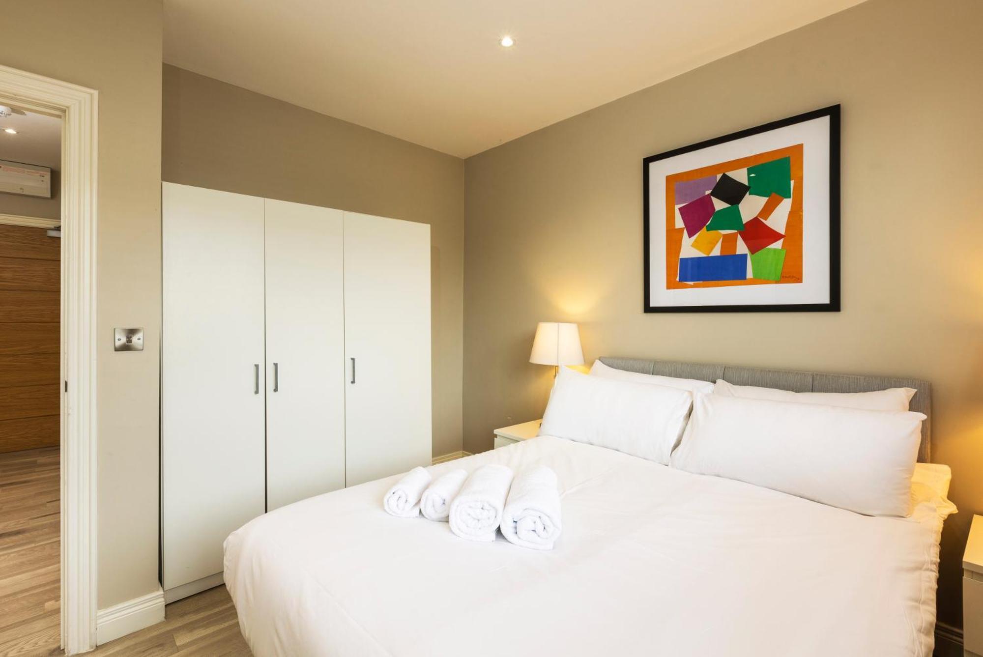 The Klimt- 1bd Stylish Ap - Gold Short Term * Belfast