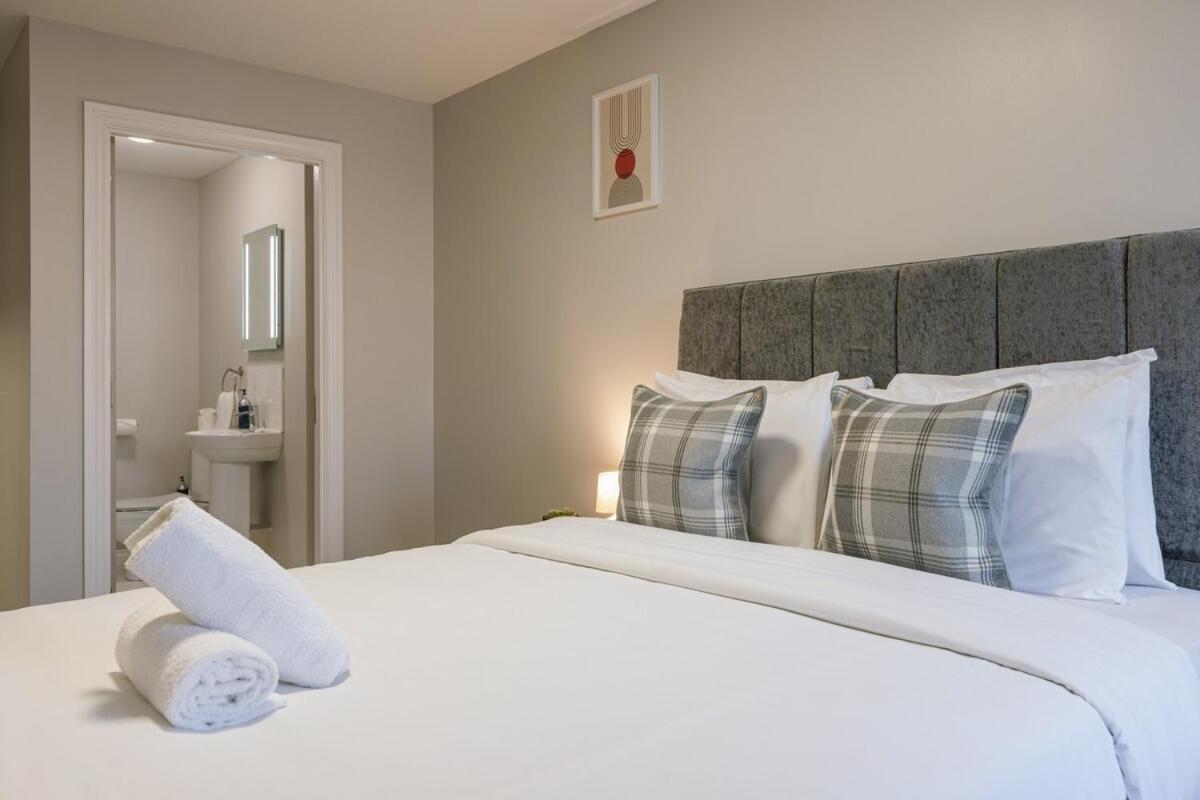 Apartment Chic 2-bed, 2 Bath In Centre Sleeps 6, Free Secure Parking