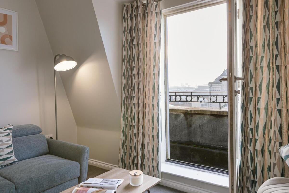 Chic 2-bed, 2 Bath In Centre Sleeps 6, Free Secure Parking Apartment Belfast