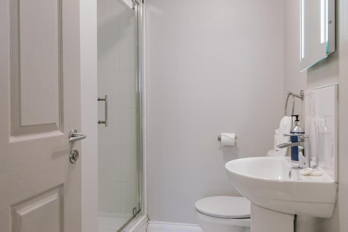 Chic 2-bed, 2 Bath In Centre Sleeps 6, Free Secure Parking *