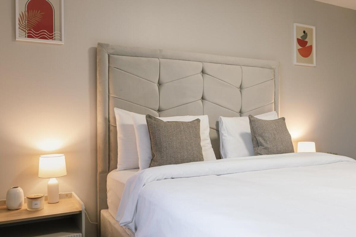 Apartment Chic 2-bed, 2 Bath In Centre Sleeps 6, Free Secure Parking Belfast