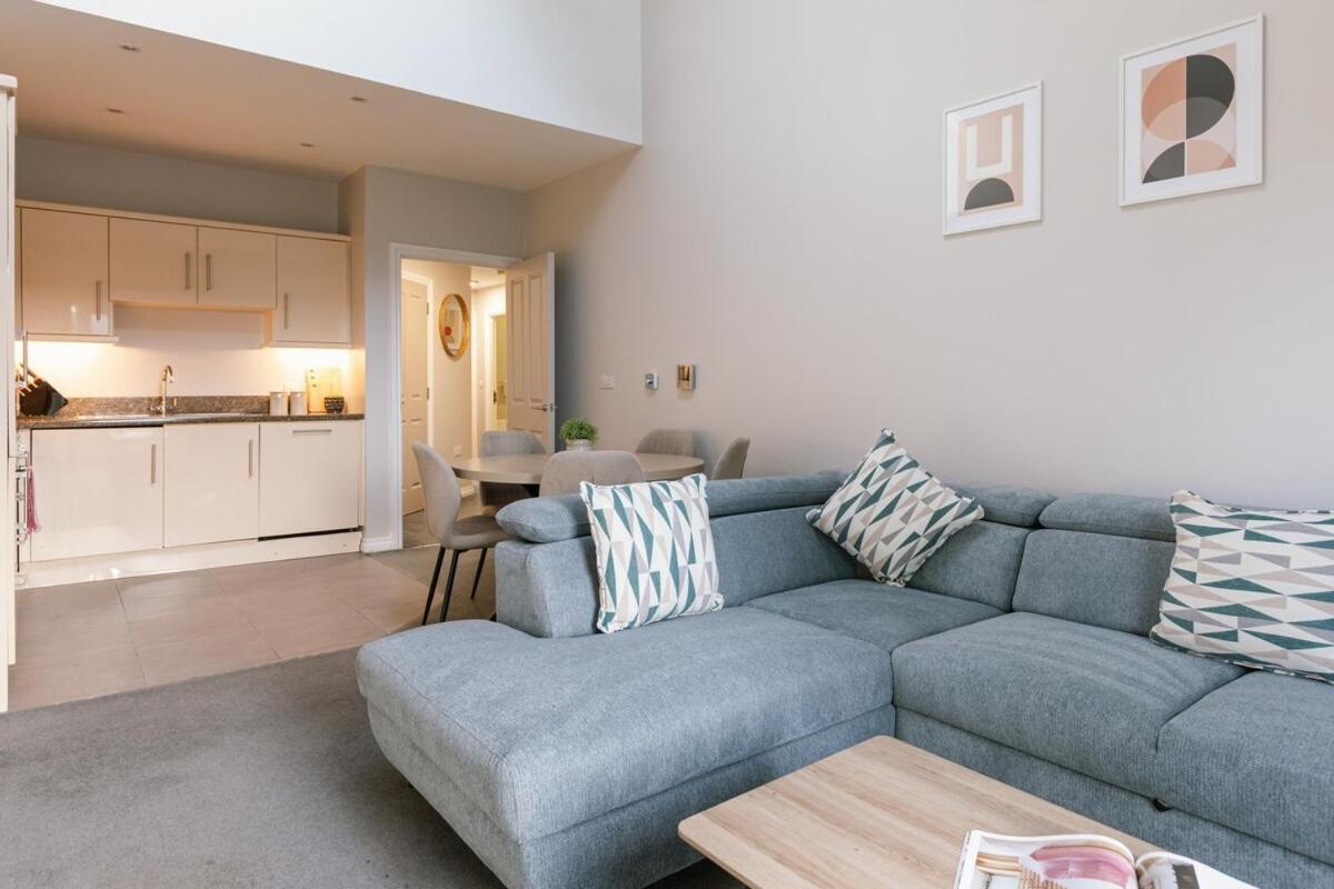 Chic 2-bed, 2 Bath In Centre Sleeps 6, Free Secure Parking * Belfast