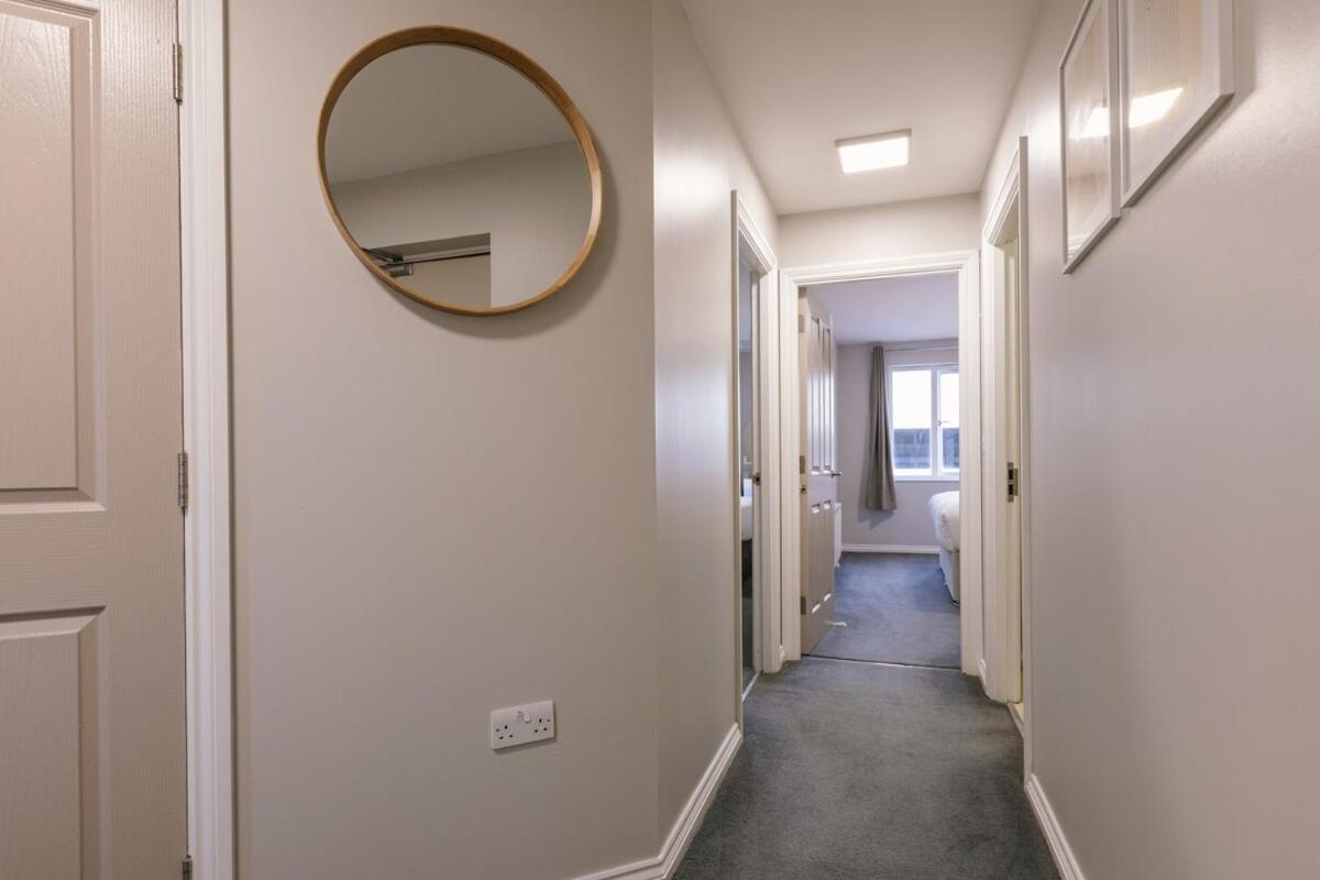 Chic 2-bed, 2 Bath In Centre Sleeps 6, Free Secure Parking Apartment