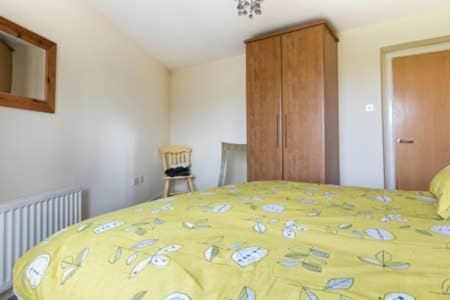 Centre 2 Bedroom Ensuited Free Parking Apartment *