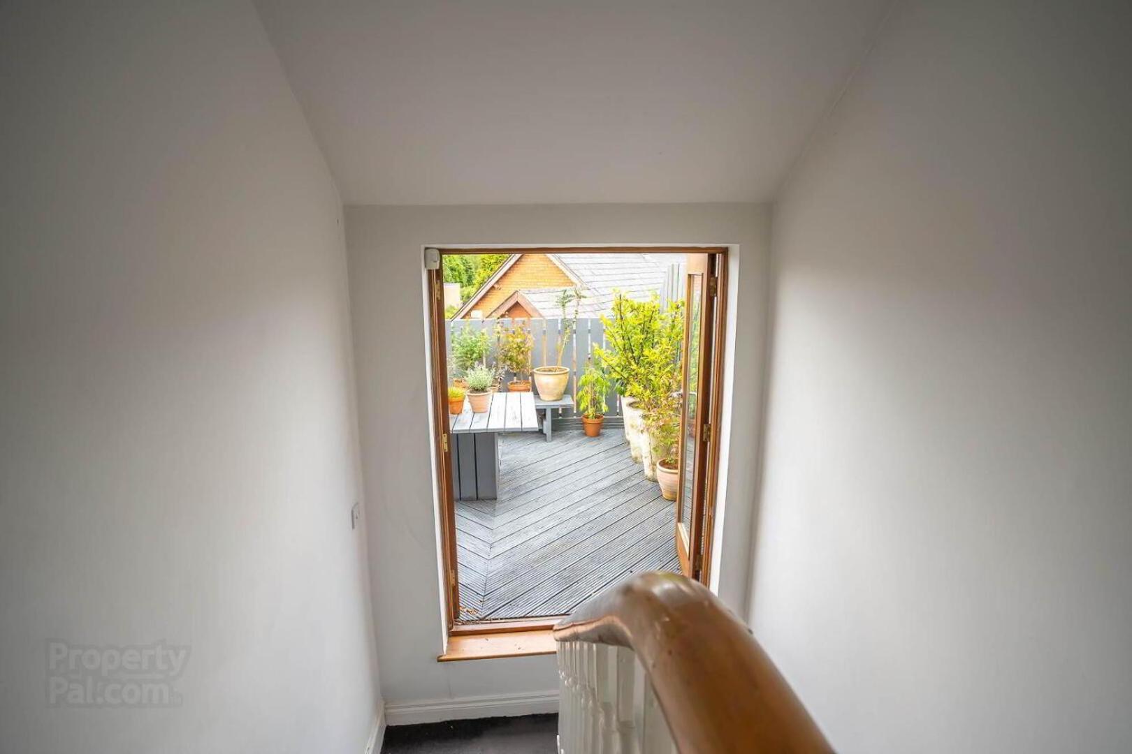 Spacious 4br Victorian W/ Outdoor Terrace *