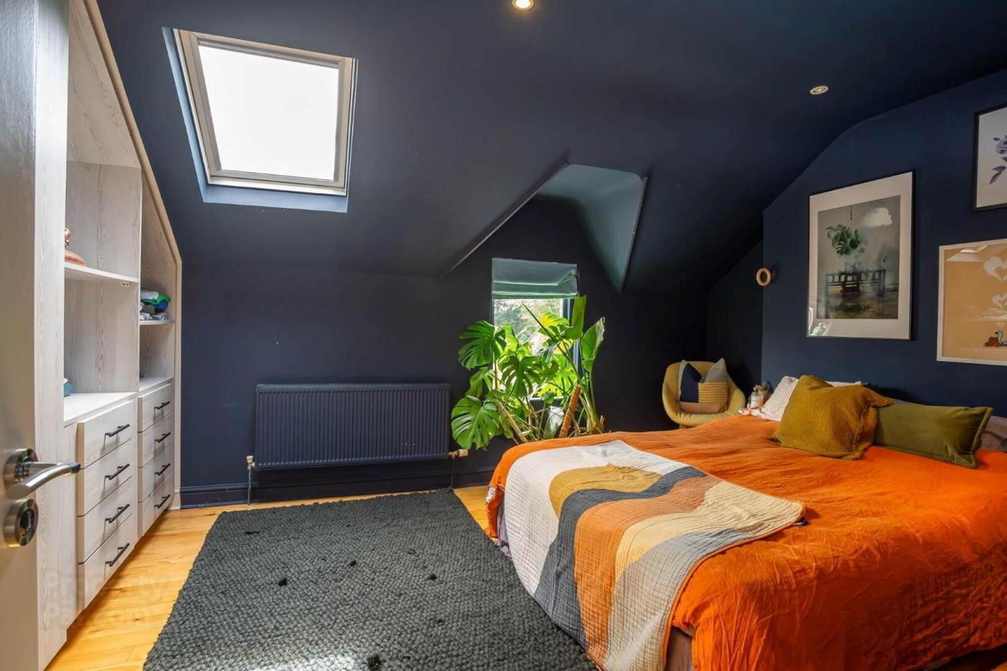 Spacious 4br Victorian W/ Outdoor Terrace Holiday home
