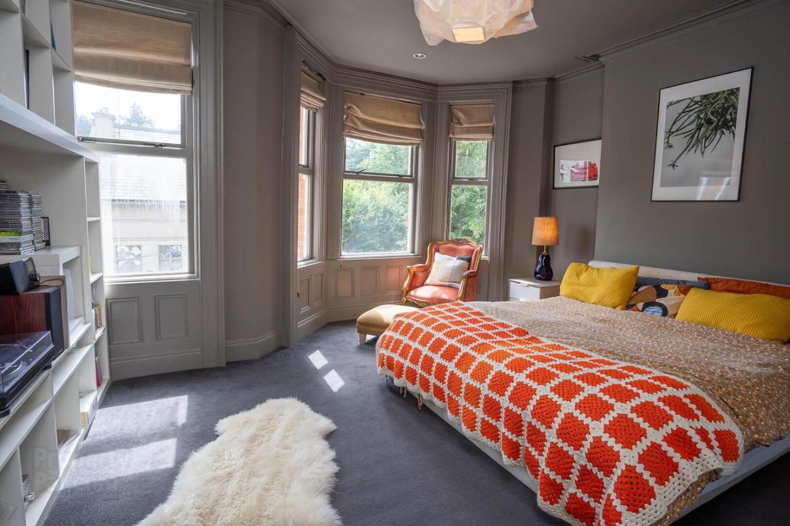 Spacious 4br Victorian W/ Outdoor Terrace