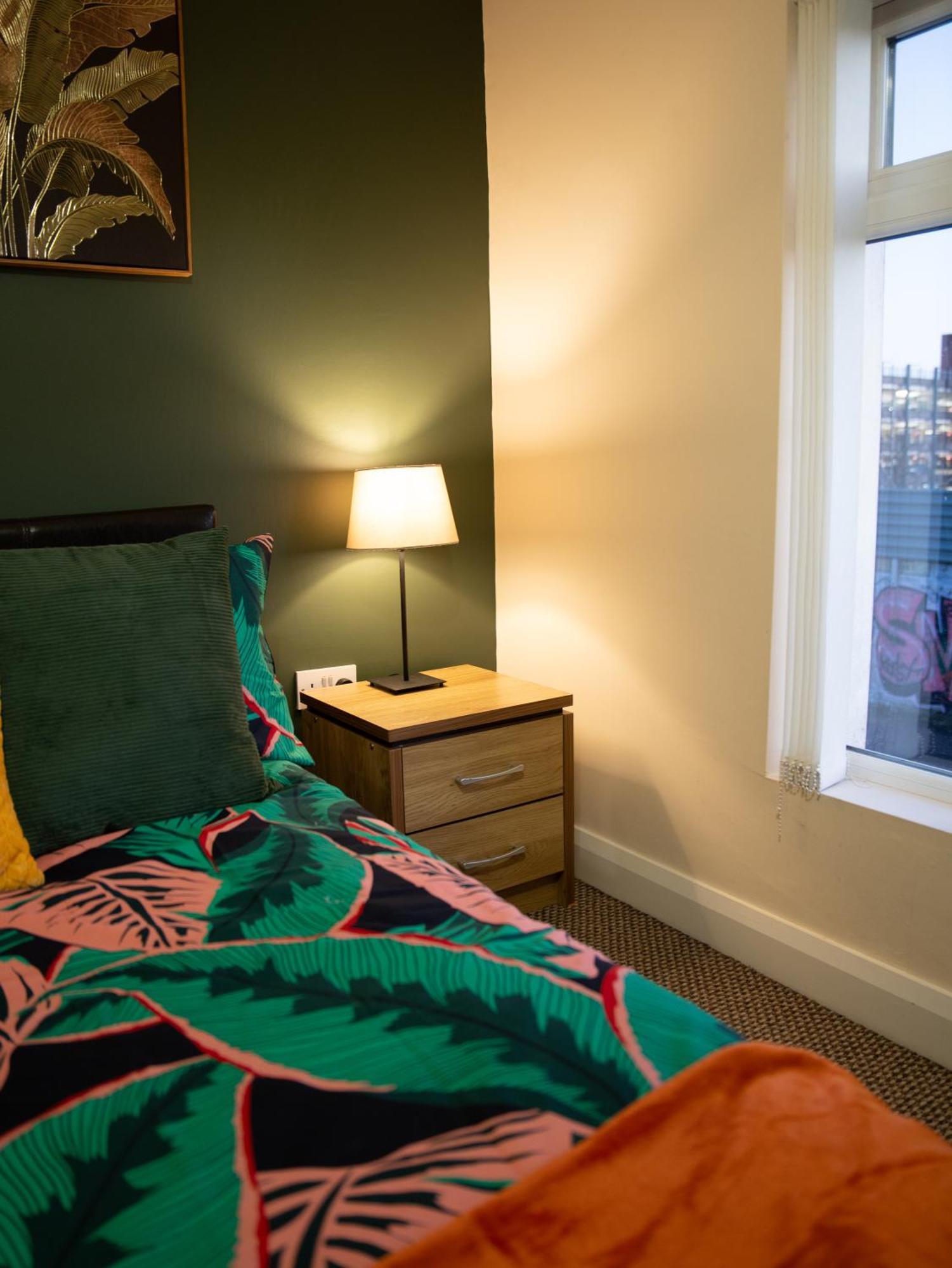 Apartment 2 Bed Mid-terrace House With Free Parking