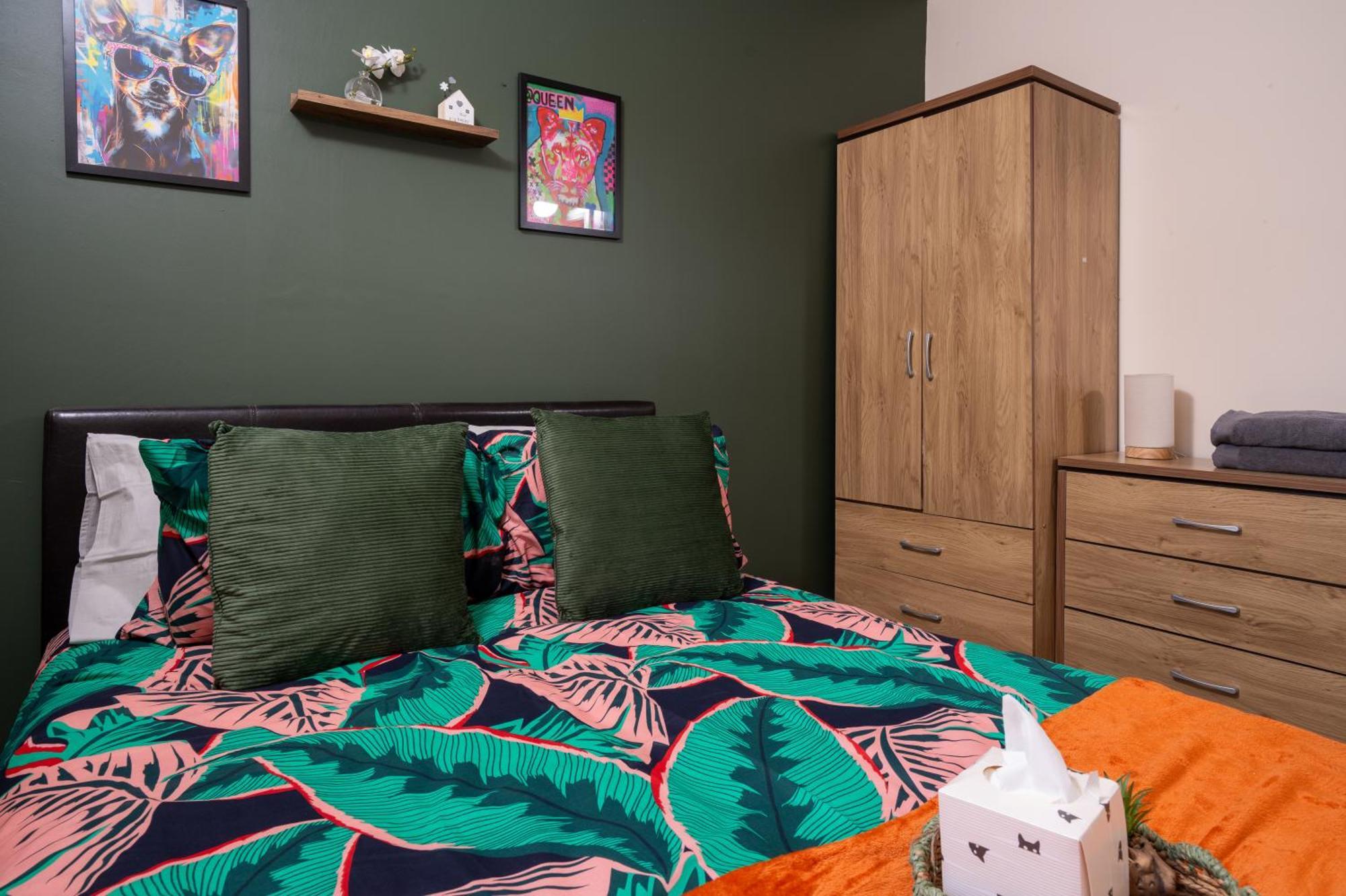 Apartment 2 Bed Mid-terrace House With Free Parking