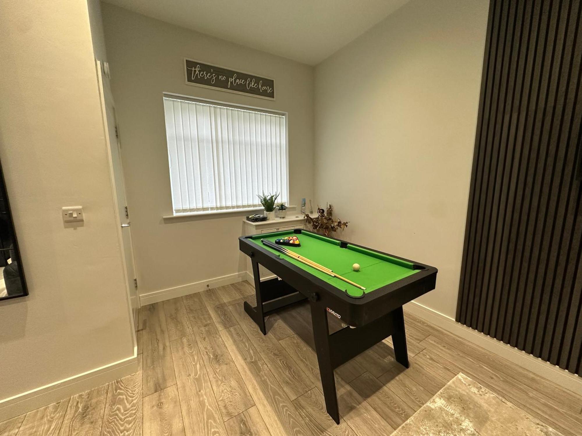 Stylish Free Parking Apartment