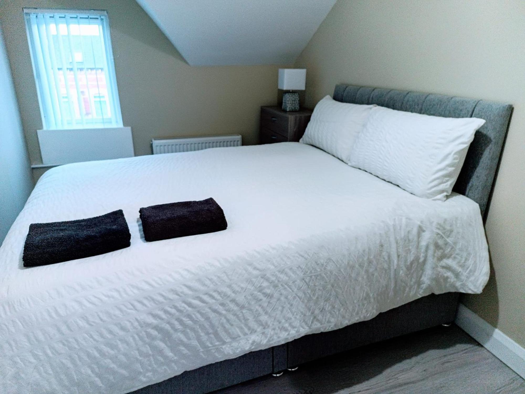 Modern House In Belfast, Street Parking, Sleeps 8 * Belfast