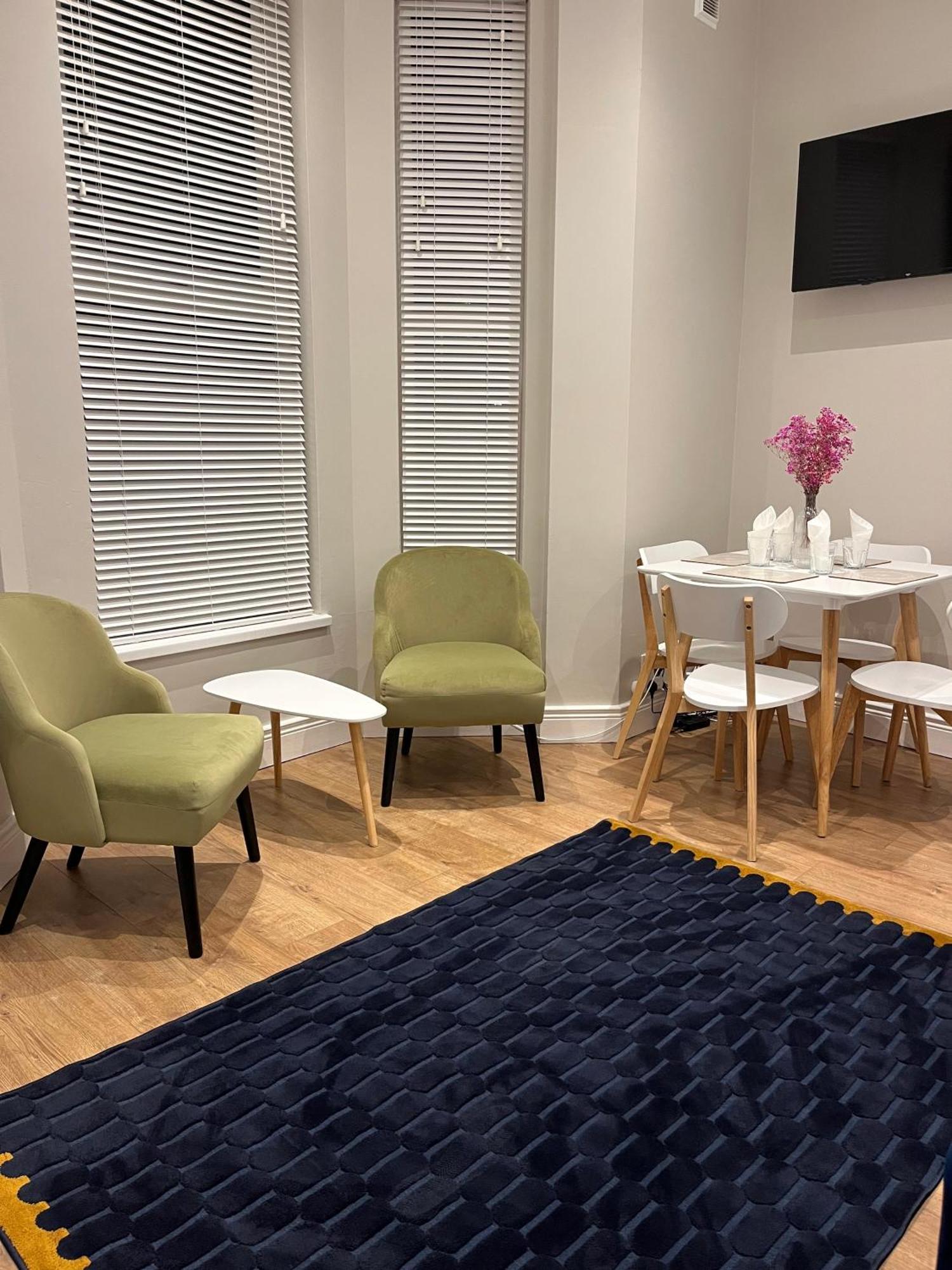 Fitzroy Avenue Accommodate Up To 5guests *