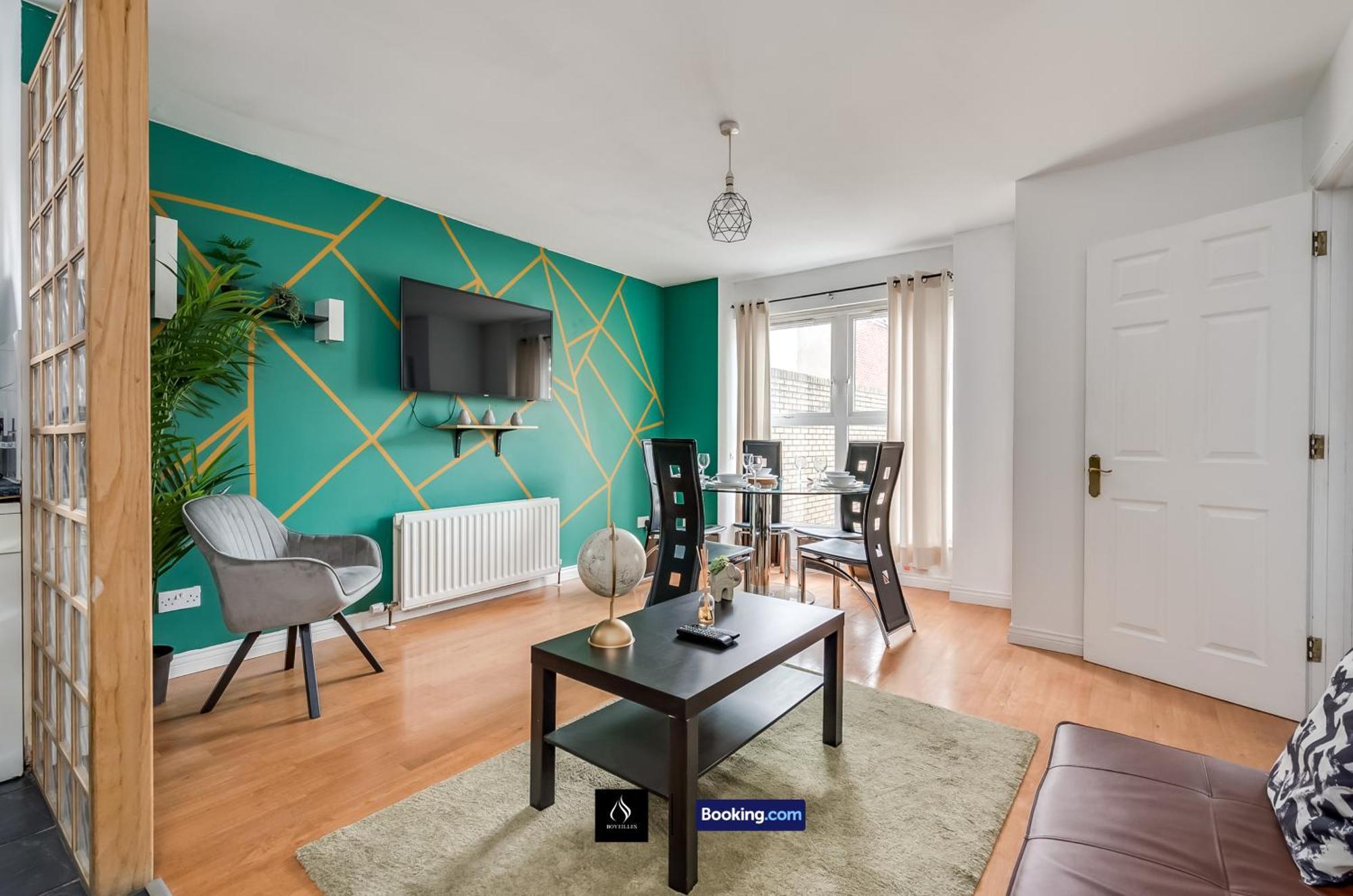 Holiday home 2 Bed House By Boyeilles Short Lets & Serviced With Balcony & Free Parking Belfast