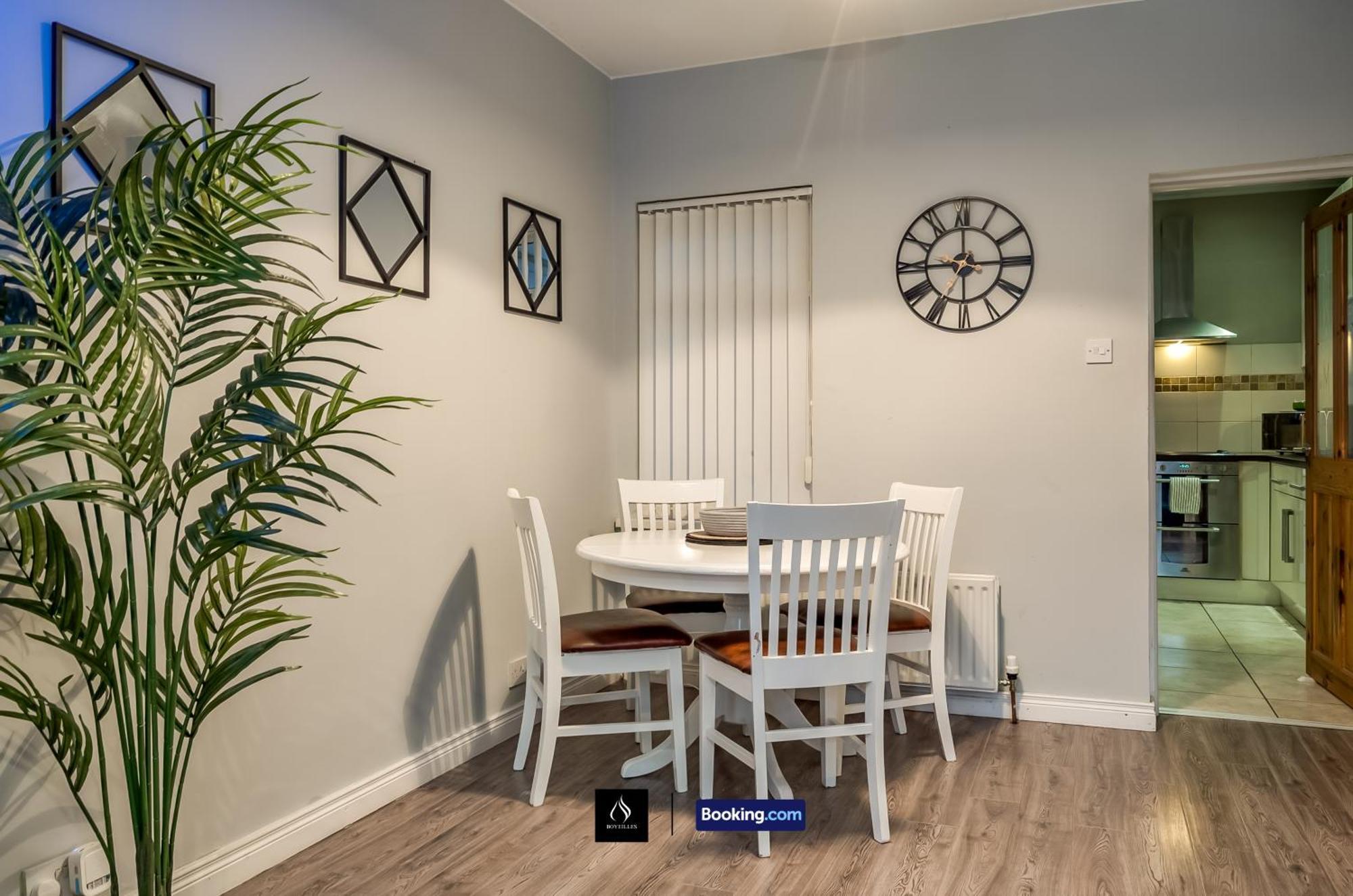 Holiday home 2 Bedrooms House By Boyeilles Apartments Short Lets & Serviced Accommodation Belfast With Free Wifi Belfast