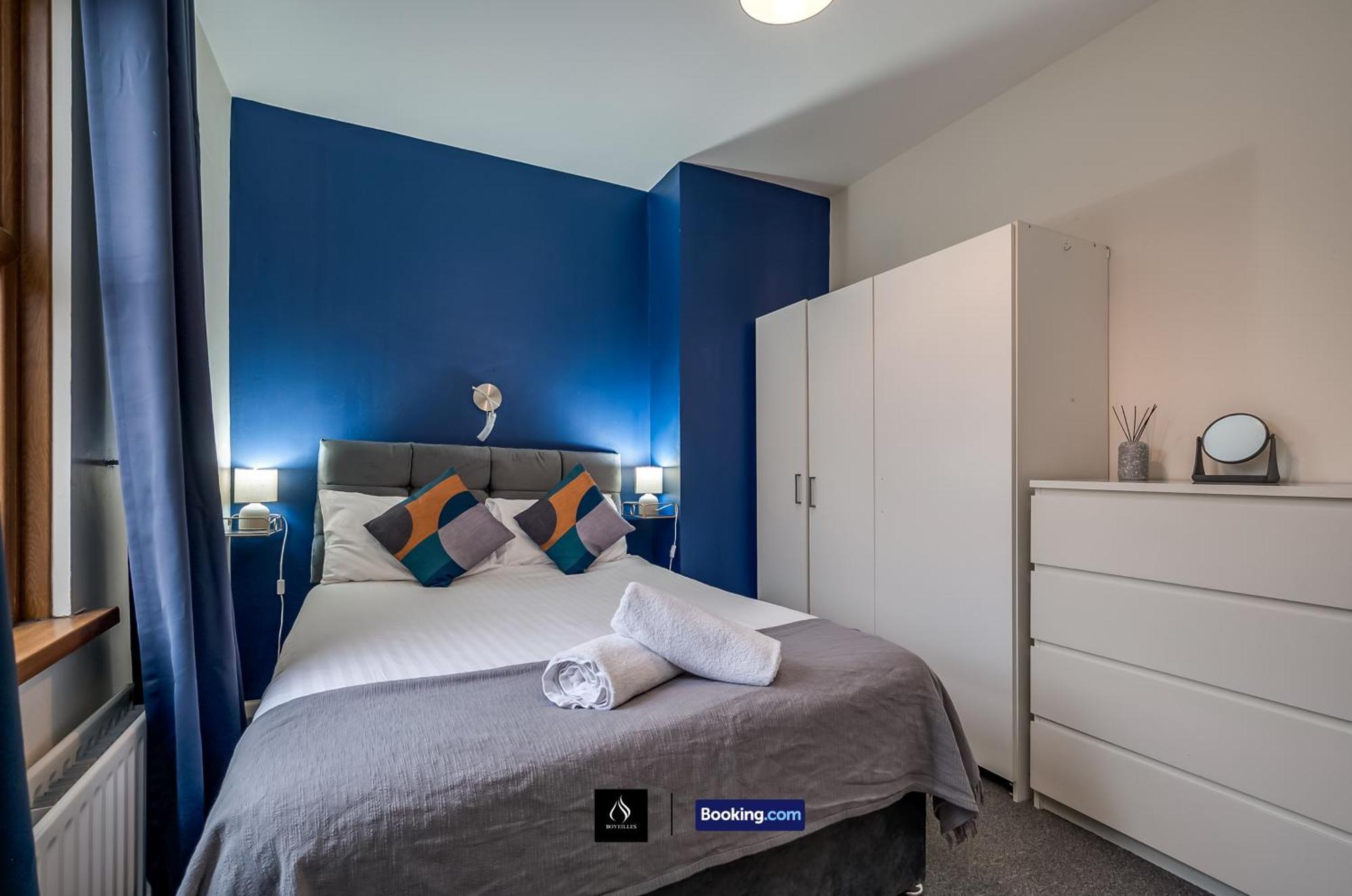 2 Bedrooms House By Boyeilles Apartments Short Lets & Serviced Accommodation Belfast With Free Wifi Holiday home