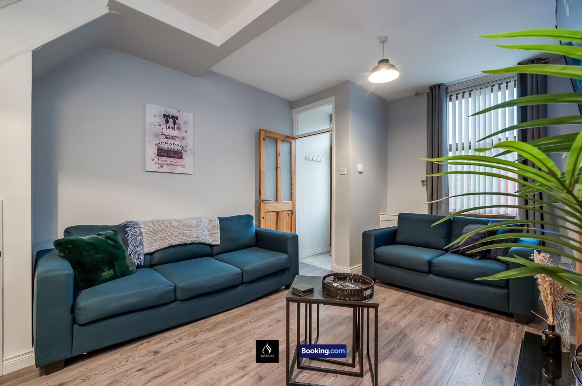 Holiday home 2 Bedrooms House By Boyeilles Apartments Short Lets & Serviced Accommodation Belfast With Free Wifi