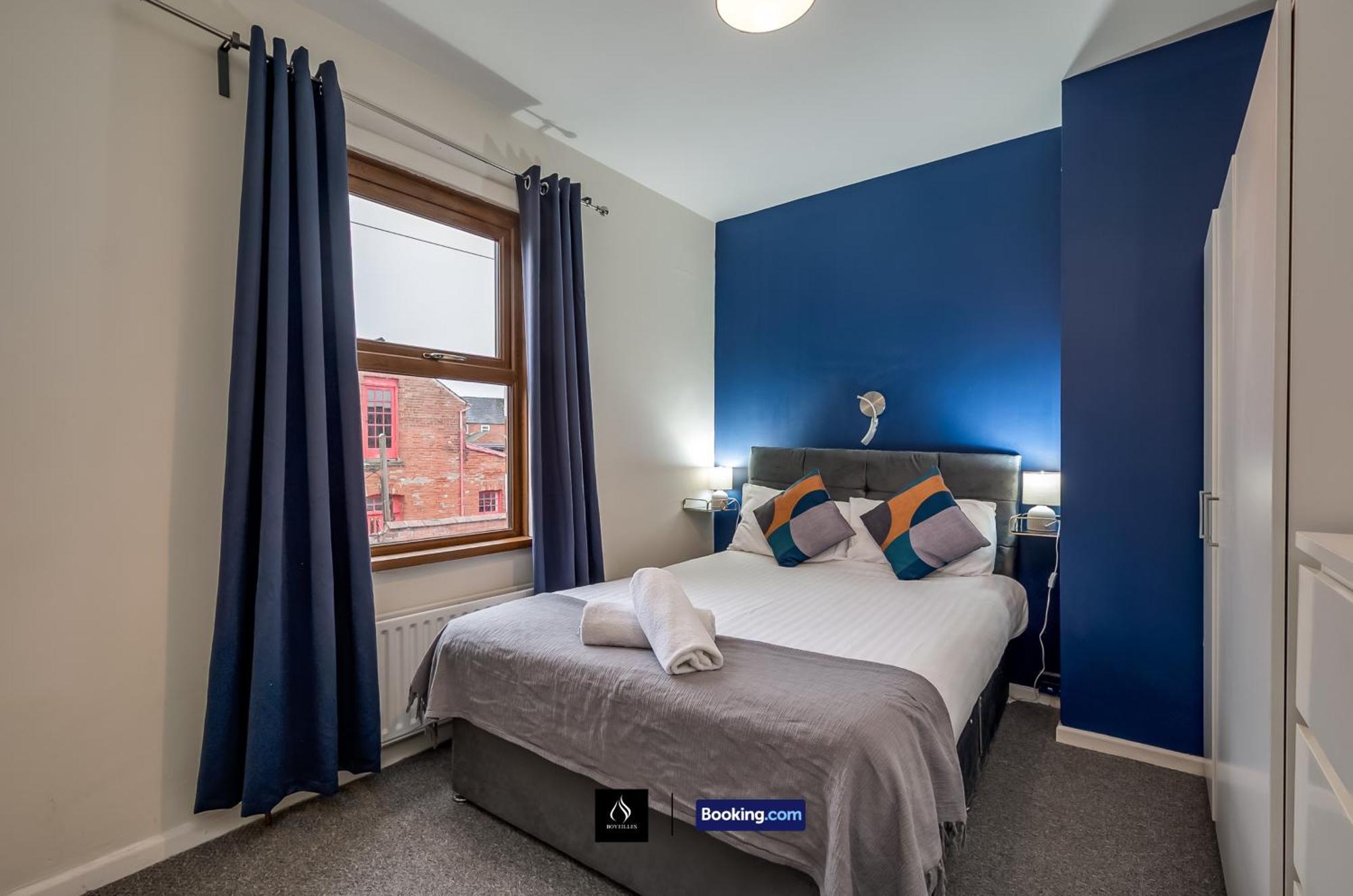 2 Bedrooms House By Boyeilles Apartments Short Lets & Serviced Accommodation Belfast With Free Wifi Holiday home Belfast