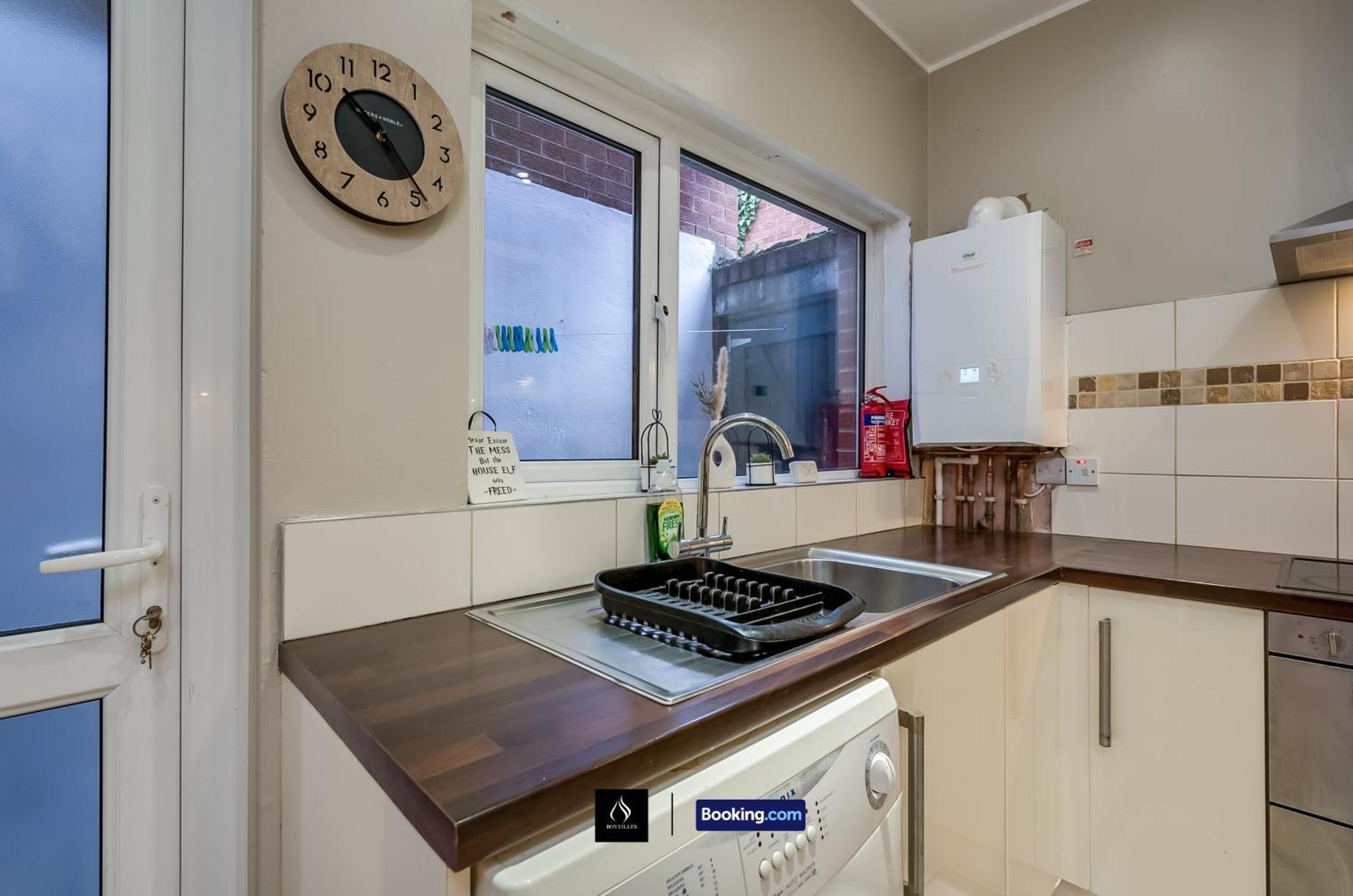 Holiday home 2 Bedrooms House By Boyeilles Apartments Short Lets & Serviced Accommodation Belfast With Free Wifi Belfast