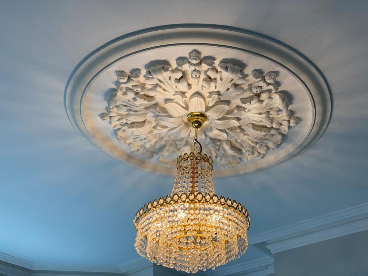 Luxurious, Newly Renovated, Victorian *