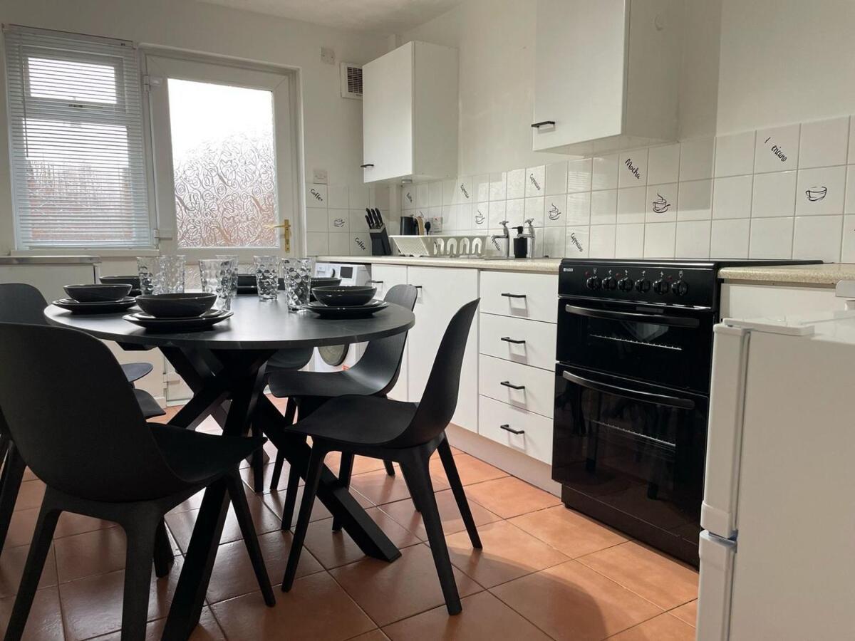 Apartment 3br Spacious, Modern, Cozy Belfast